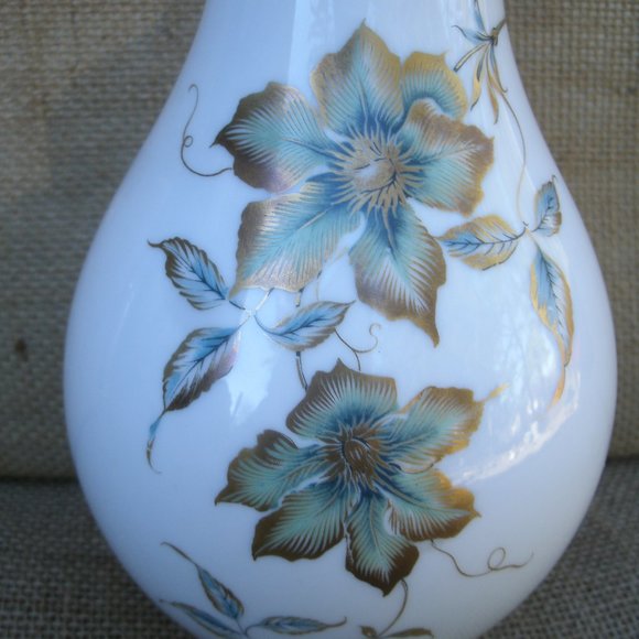 Vintage Kaiser Floral Design Porcelain Vase - Picture 13 of 16